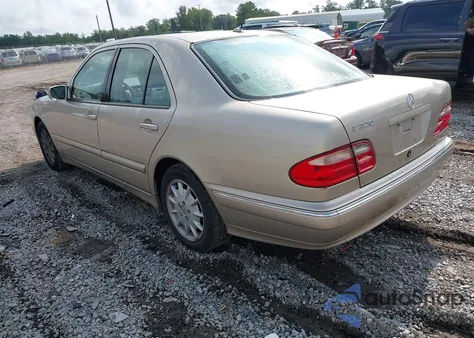 2001 Mercedes-Benz E 320 z USA, uszkodzony, nr VIN WDBJF65J61B180354